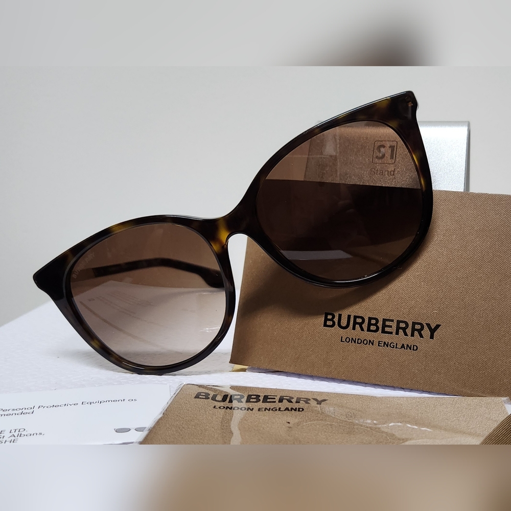 BURBERRY Women's Cat Eye Sunglasses Alice NWT